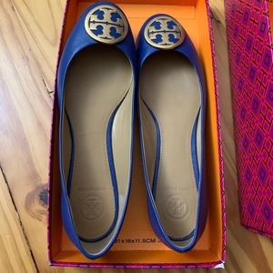 Tory Burch logo ballet flats in Blueberry. Like new. Size 9. Leather.